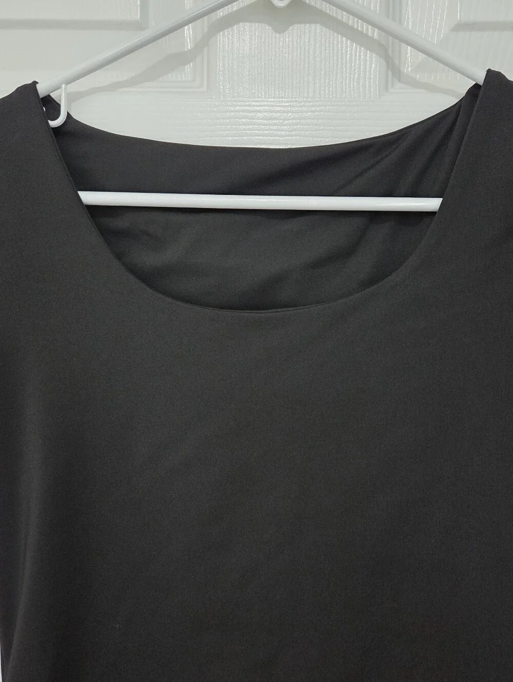 Women Basic Solid Black Scoop Neck Short Sleeve Top Size Small Casual Minimalist - Picture 4 of 5